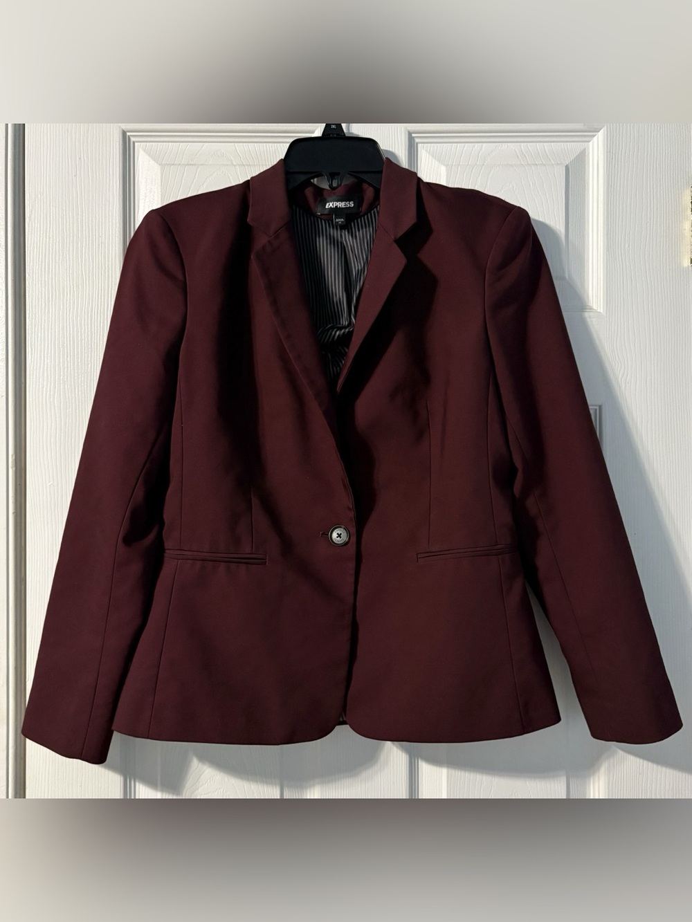 Express Blazer in Burgundy